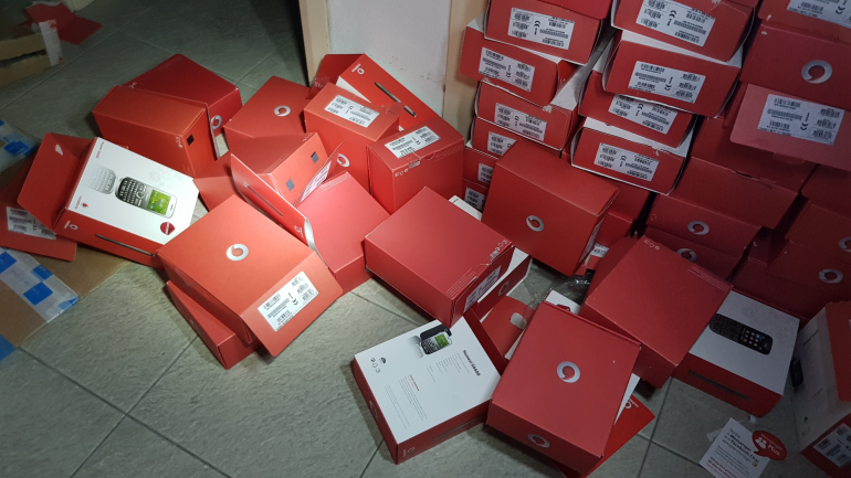 As caixas só tinham cartões da Vodafone