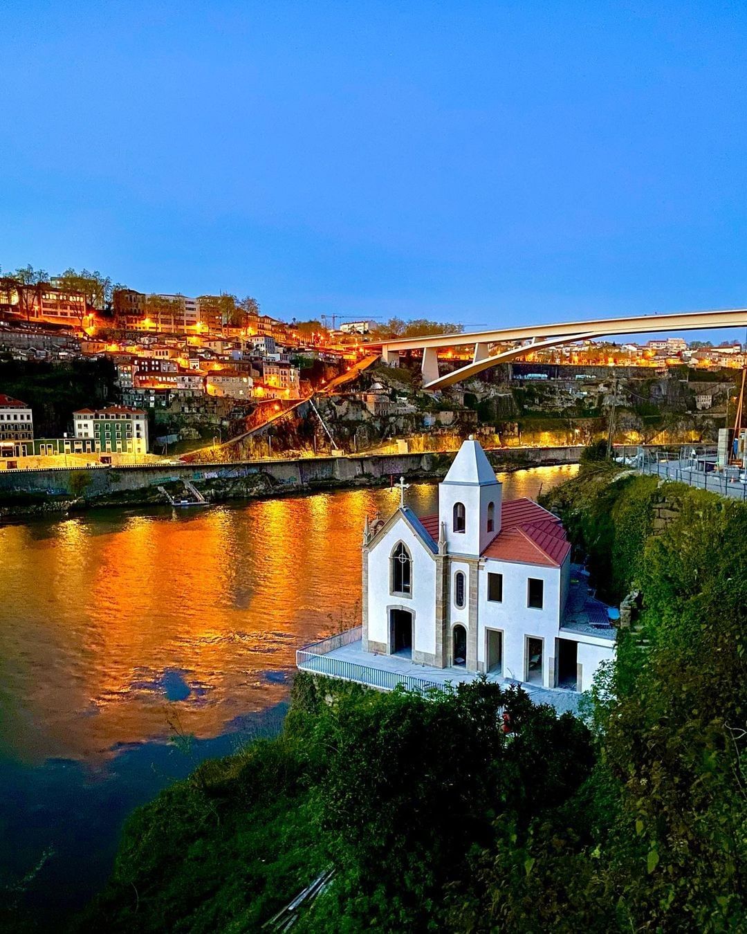 Da degustação de gins nacionais à discoteca com patins, 20 propostas imperdíveis no Porto