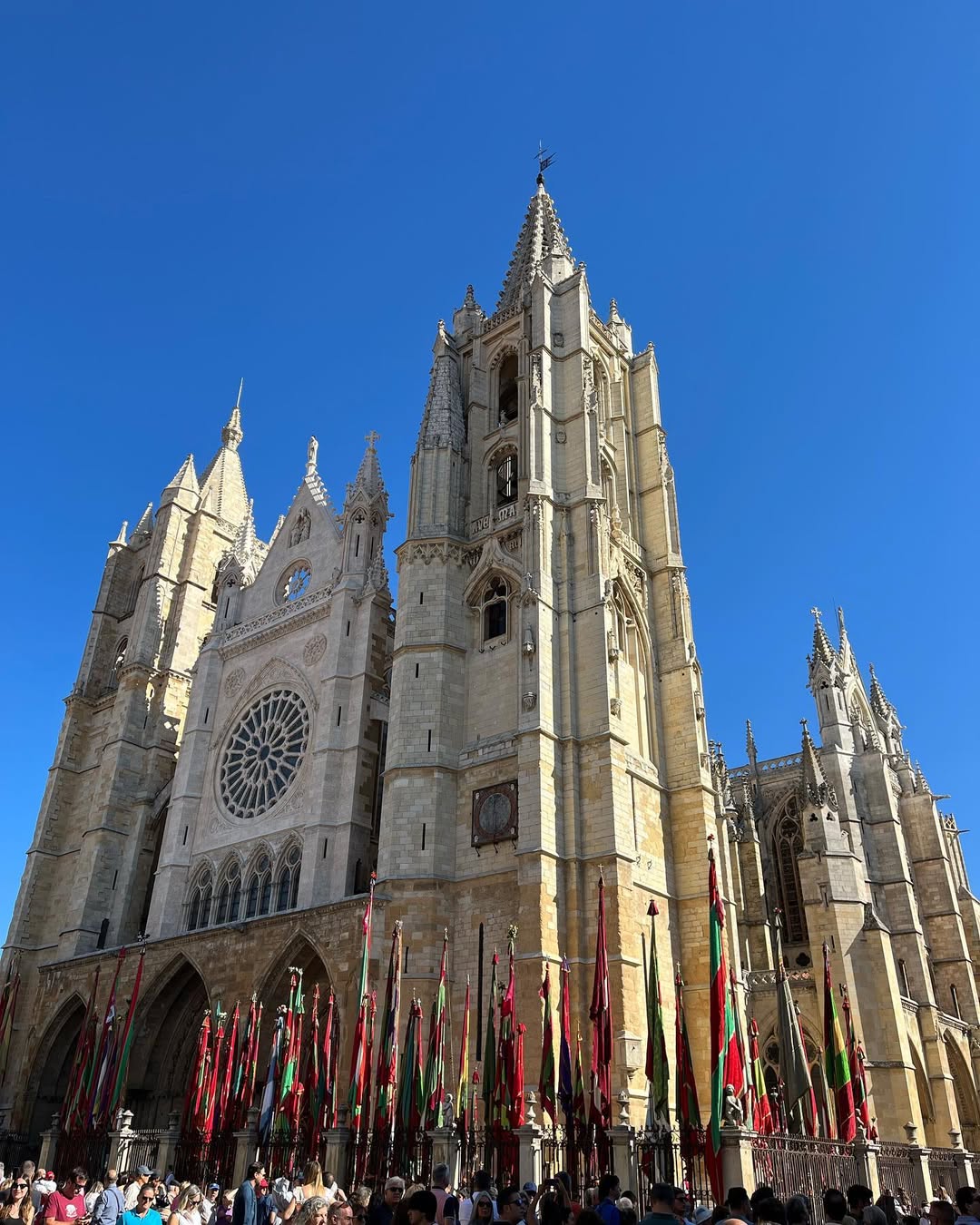 León León