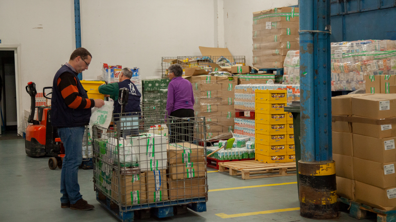 No dia a dia, o Banco Alimentar tem 700 voluntários e durante as campanhas chegam aos 42 mil
