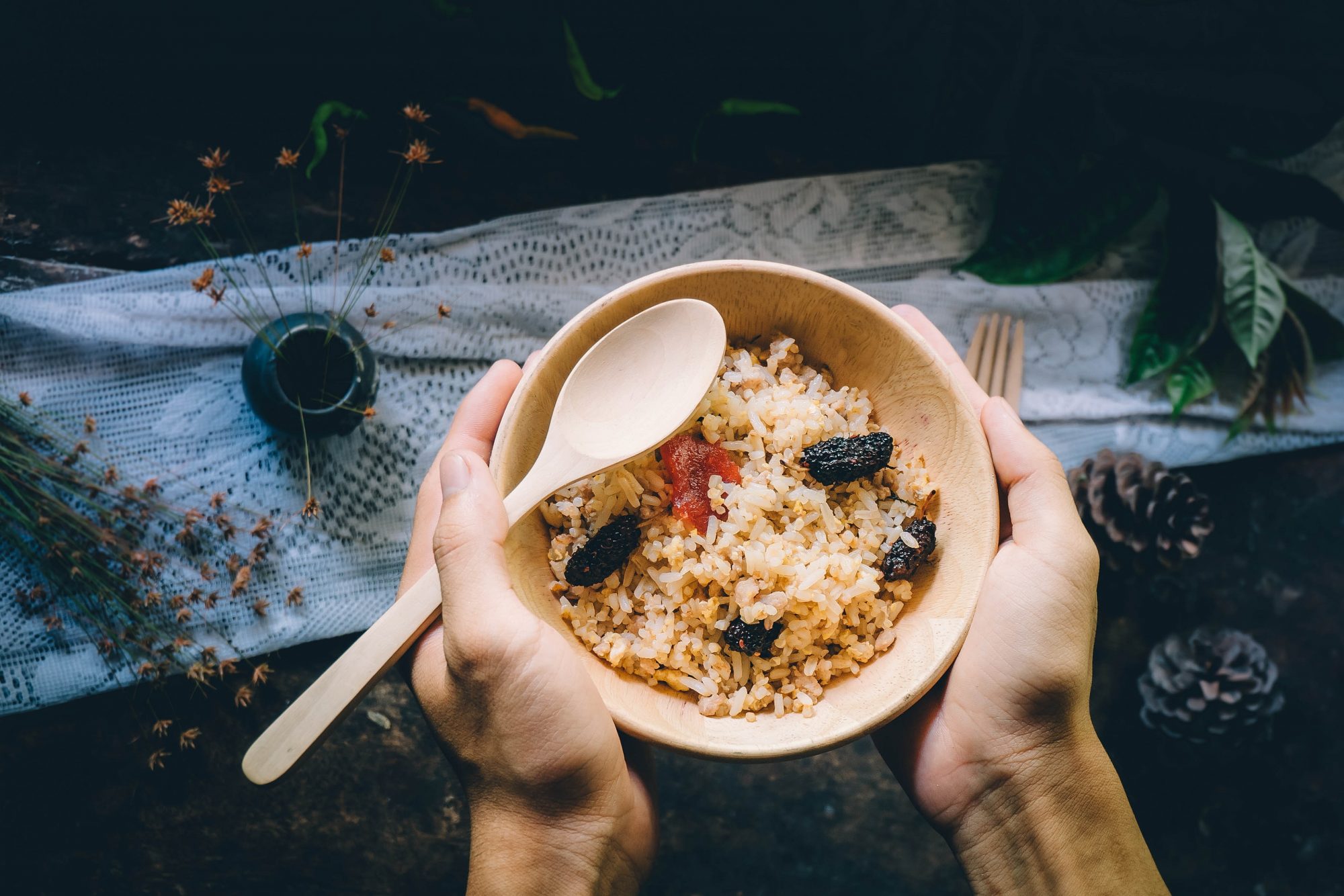 Pare de lavar o arroz e a carne antes de cozinhar