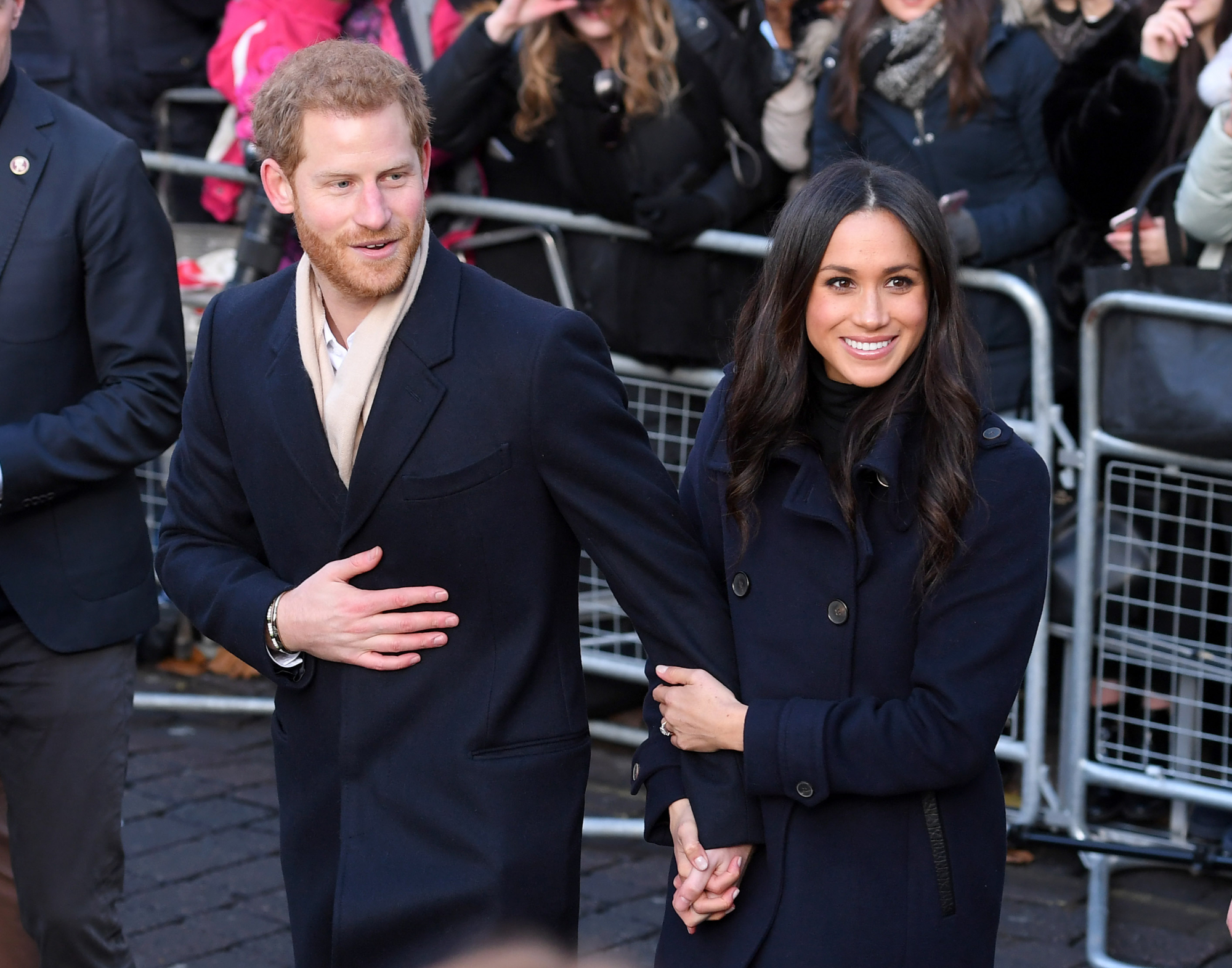 Amigos deixam de convidar Harry e Meghan para jantar por serem demasiado afetuosos