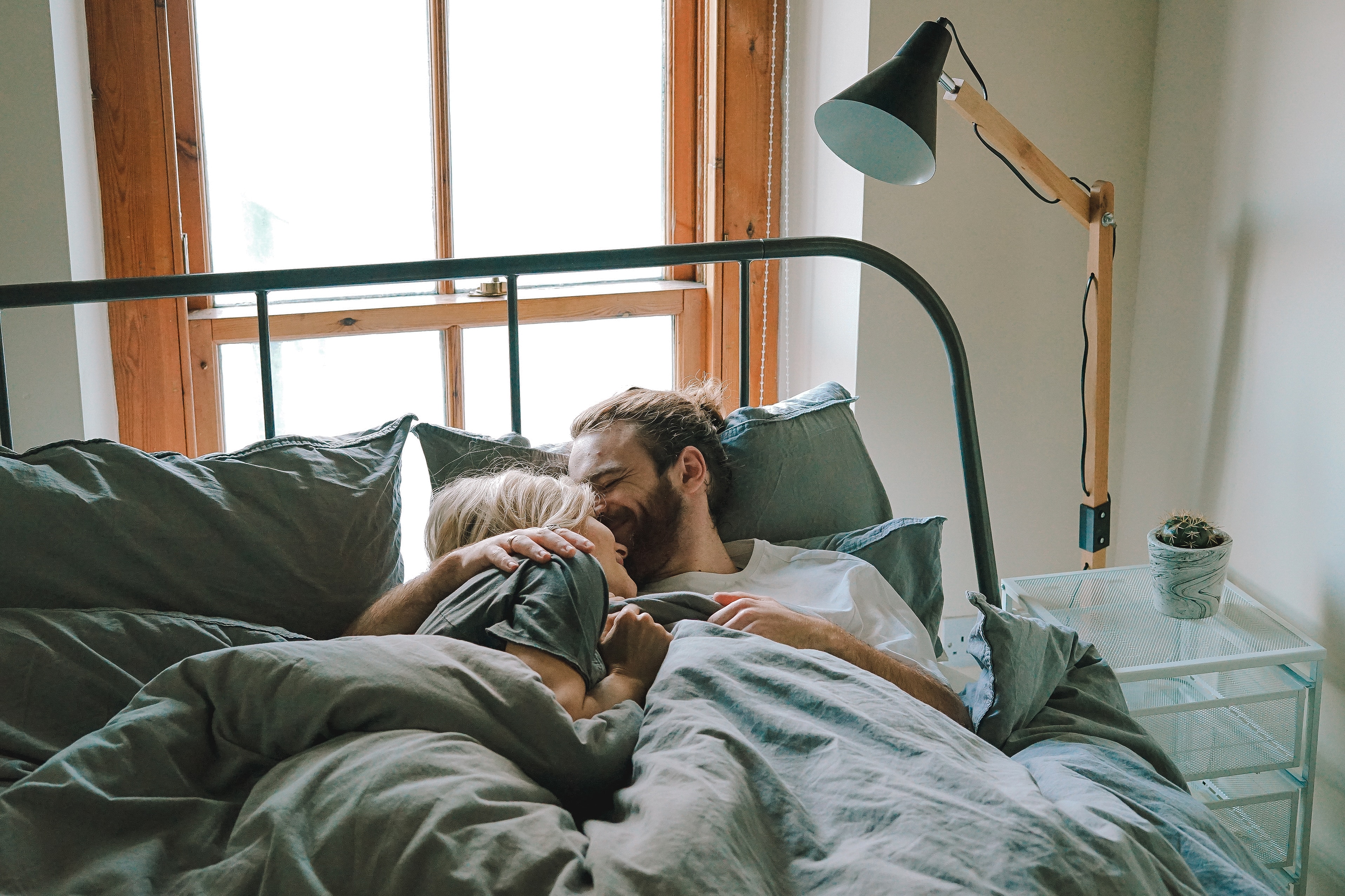 Novo estudo diz que ter mais do que dez parceiros sexuais aumenta o risco de cancro