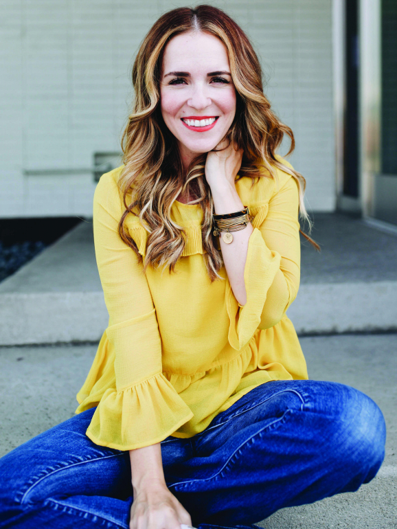 Rachel Hollis é uma celebridade da televisão americana, oradora motivacional e CCO da companhia que ela própria fundou