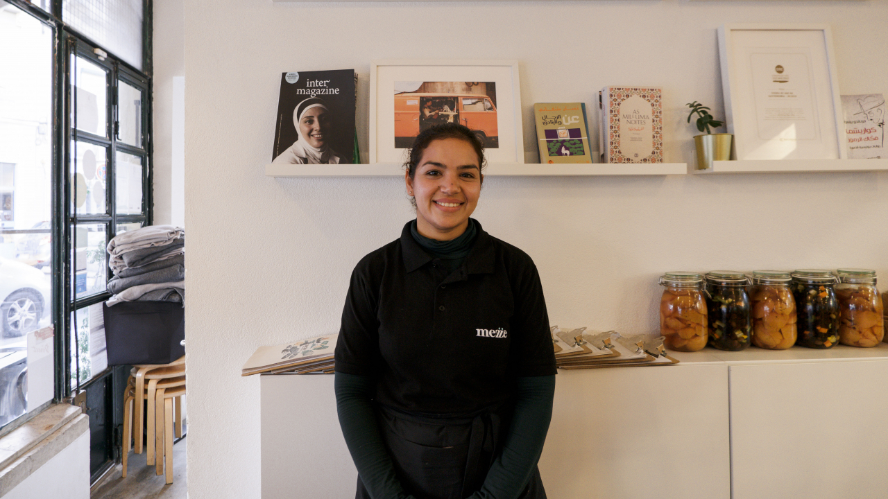Maryam Ali é funcionária no restaurante Meeze, em Arroios