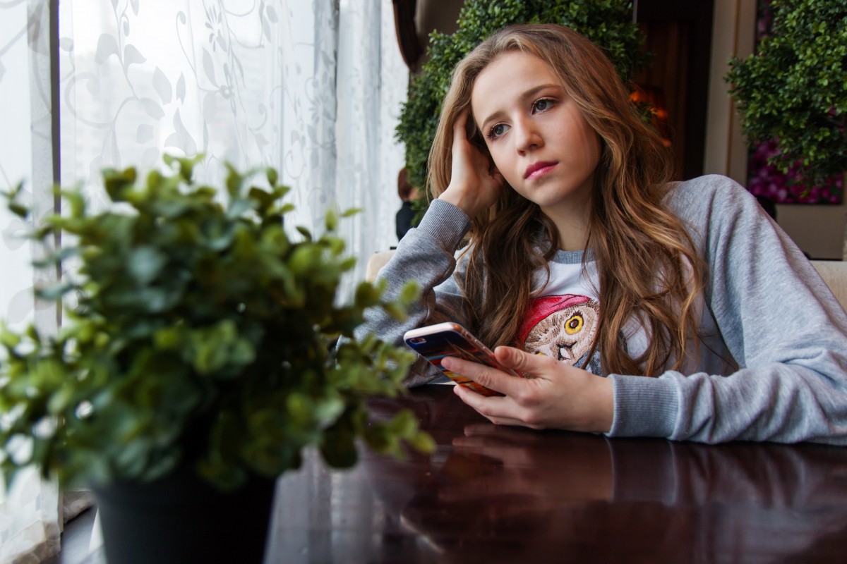 Controlar os miúdos com apps é mau. E agora há um estudo que comprova isso mesmo