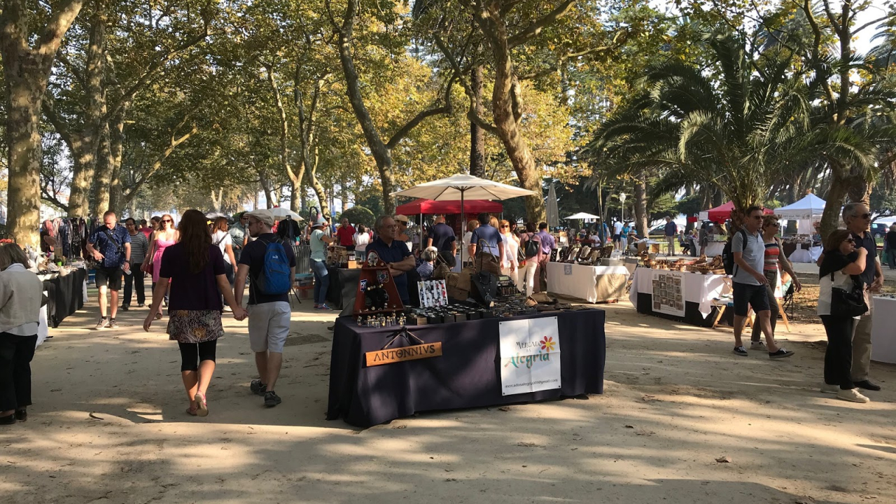 No Mercado da Alegria vai poder encontrar peças únicas de bijuteria e artesanato com mais de 50 expositores