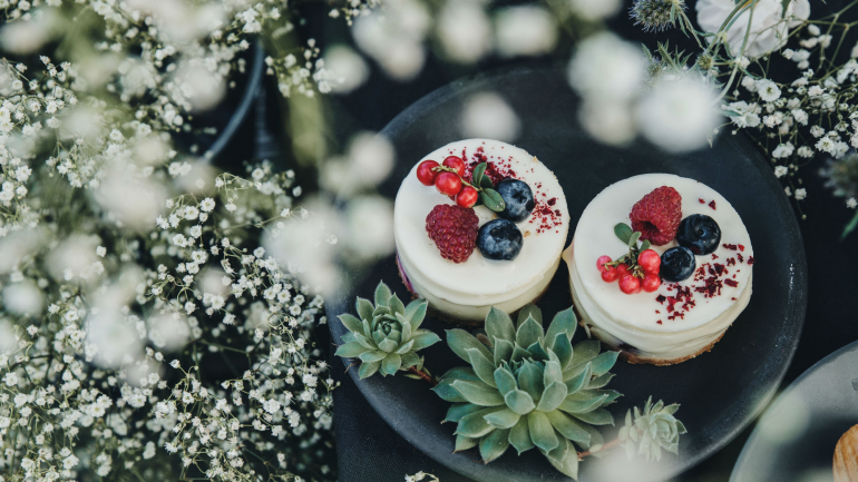 Poucas calorias, muitas propriedades. 5 receitas para usar e abusar dos morangos