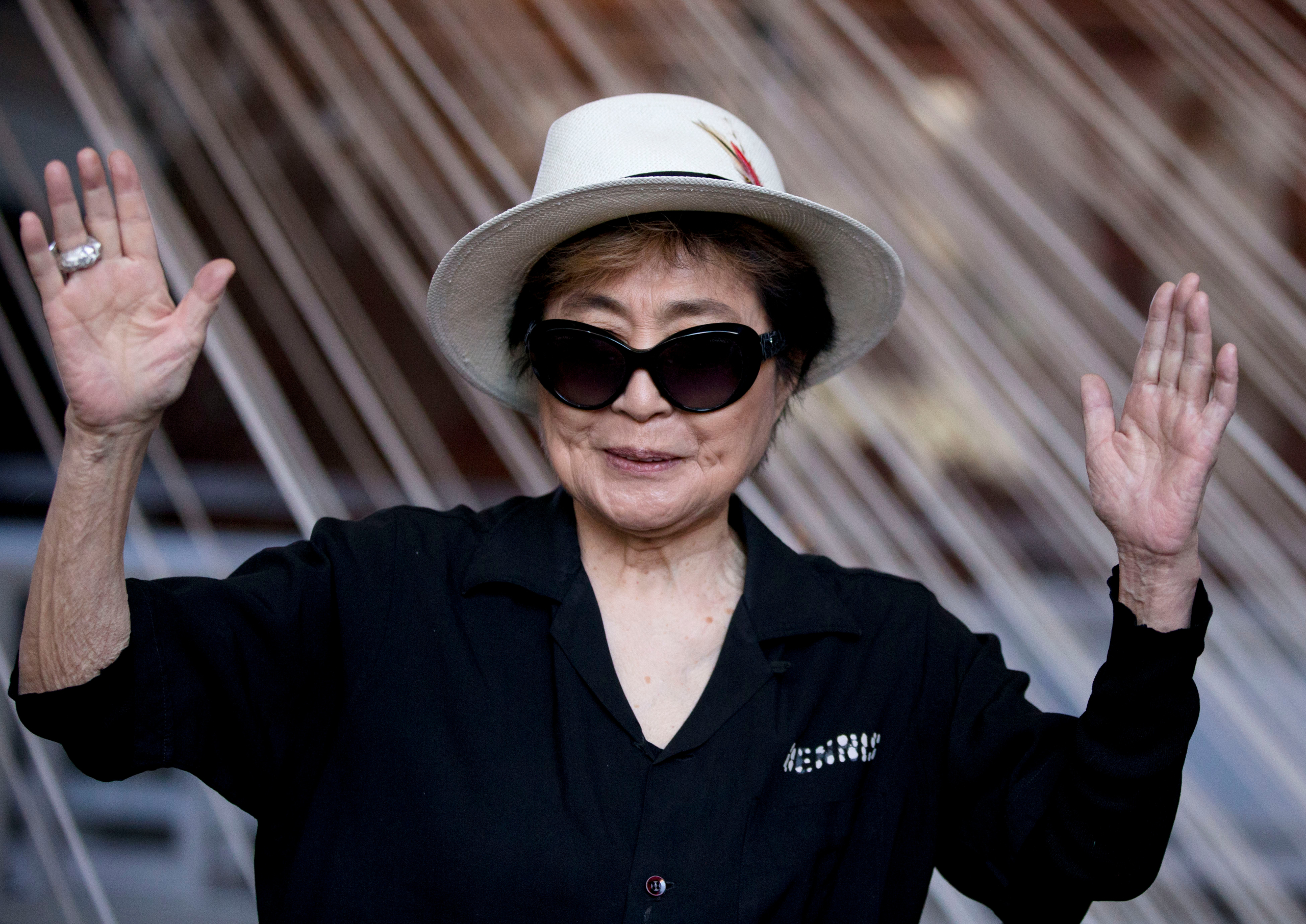 Ex-mulher de John Lennon vai ter uma exposição no Porto e fazer performances na cidade