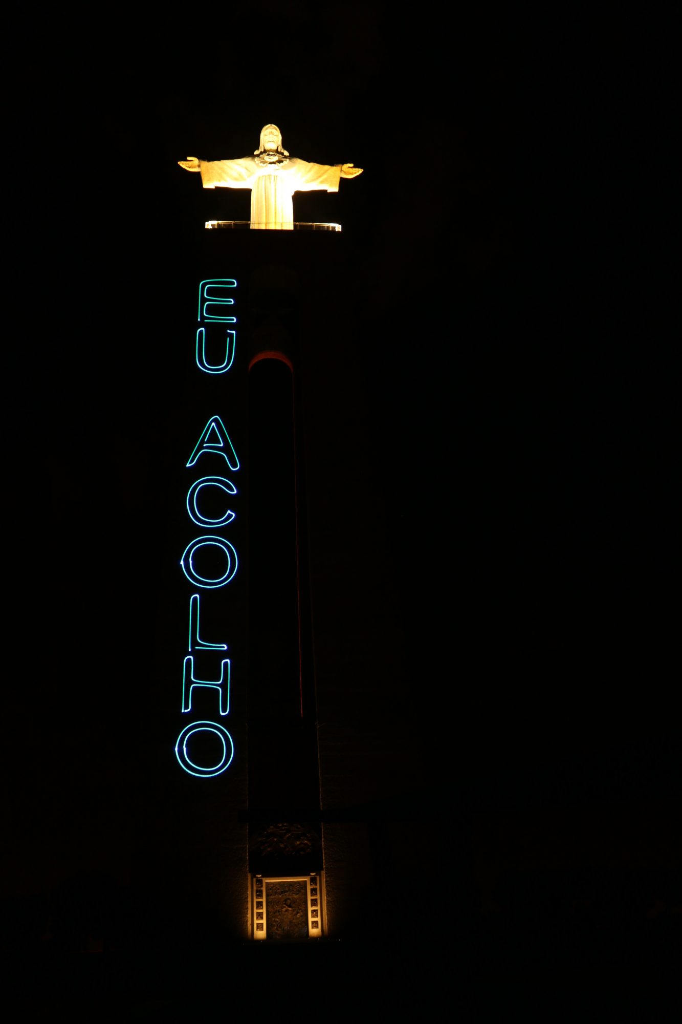 Cristo Rei de braços abertos para acolher refugiados
