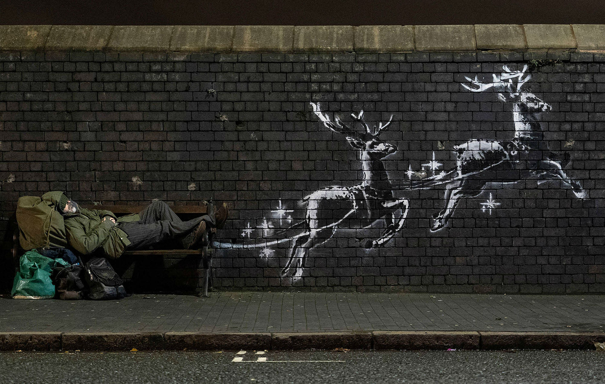 Banksy critica pobreza com novo mural no Reino Unido
