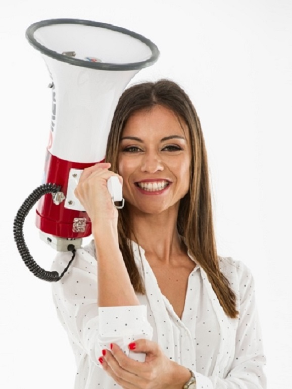 Vera Fernandes tem 36 anos e é animadora das manhãs na Rádio Comercial