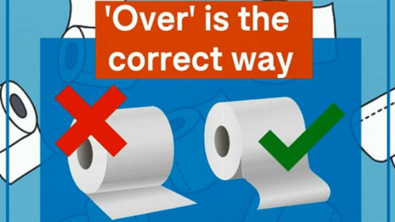 Como é que devemos pendurar o papel higiénico?