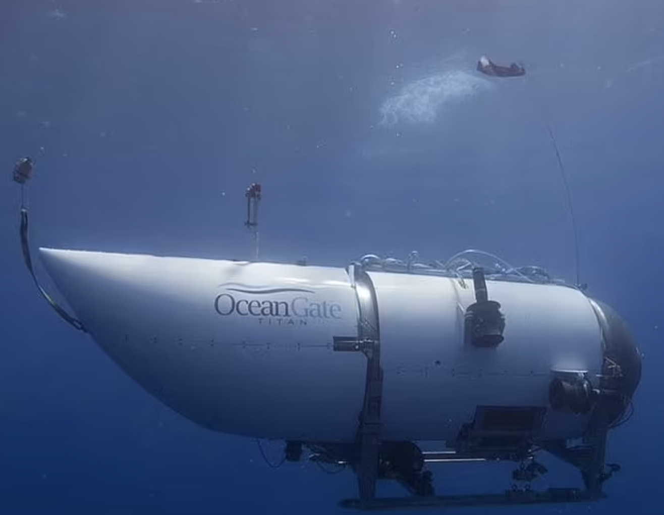 Sonda deteta ruídos que virão de dentro do submarino perdido nos destroços do Titanic. Oxigénio está a acabar