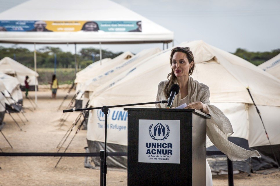 Angelina Jolie faz donativo a crianças britânicas que querem ajudar a população do Iémen