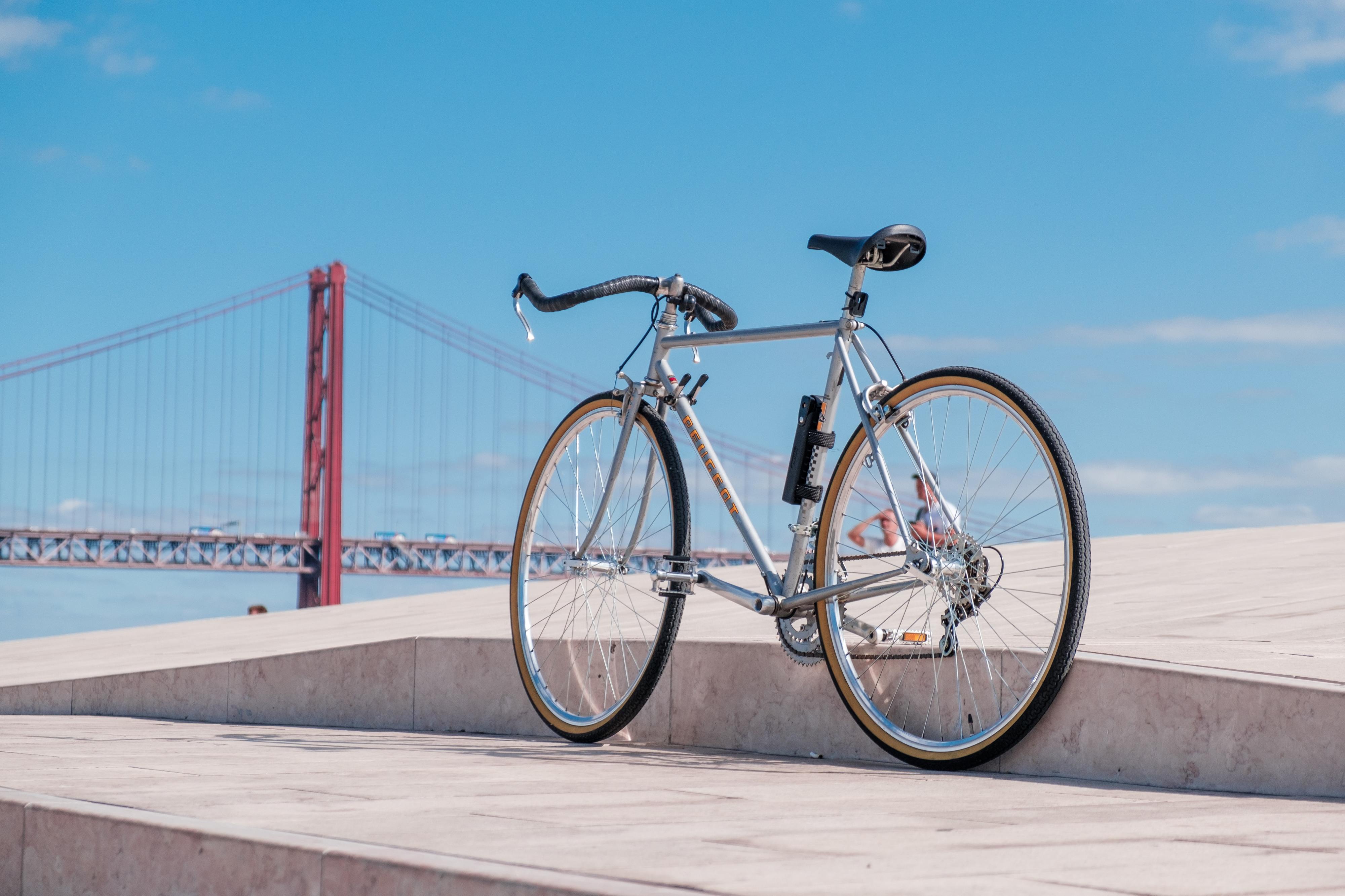 Pedalar Lisboa. Pegue na bicicleta, junte-se a este grupo e queime calorias a conhecer a capital