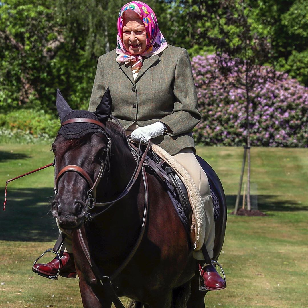 Após férias na Escócia, Isabel II não regressa ao Palácio de Buckingham