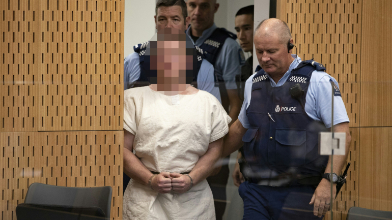 O australiano Brenton Tarrant, 28 anos, já foi presente a tribunal este sábado, 16 de março, tendo sido acusado de homicídio