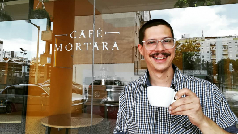 Vitor Mortara veio do Brasil há três anos com a mulher, Letícia