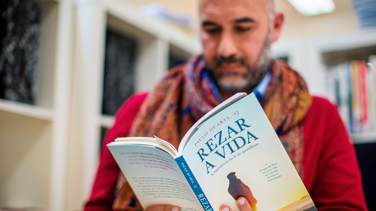 O livro 'Rezar a Vida' foi editado pela Matéria Prima e custa 16€ (PVP)