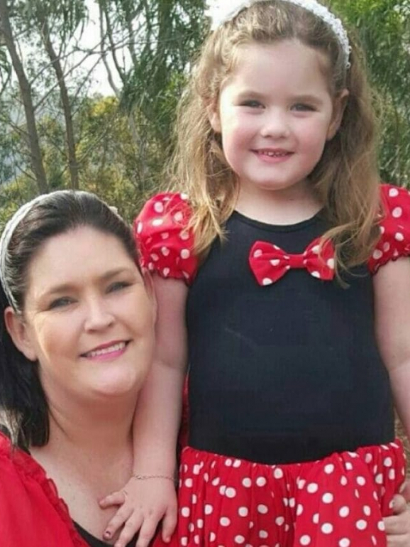 A mãe, Tam, garante que a filha já tem noção de que é diferente 