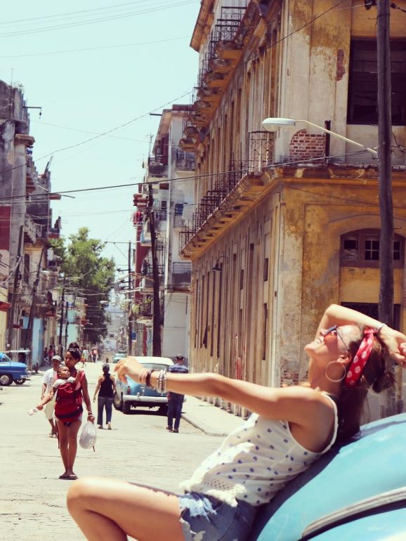 Cláudia Vieira é fã de calções de ganga no verão