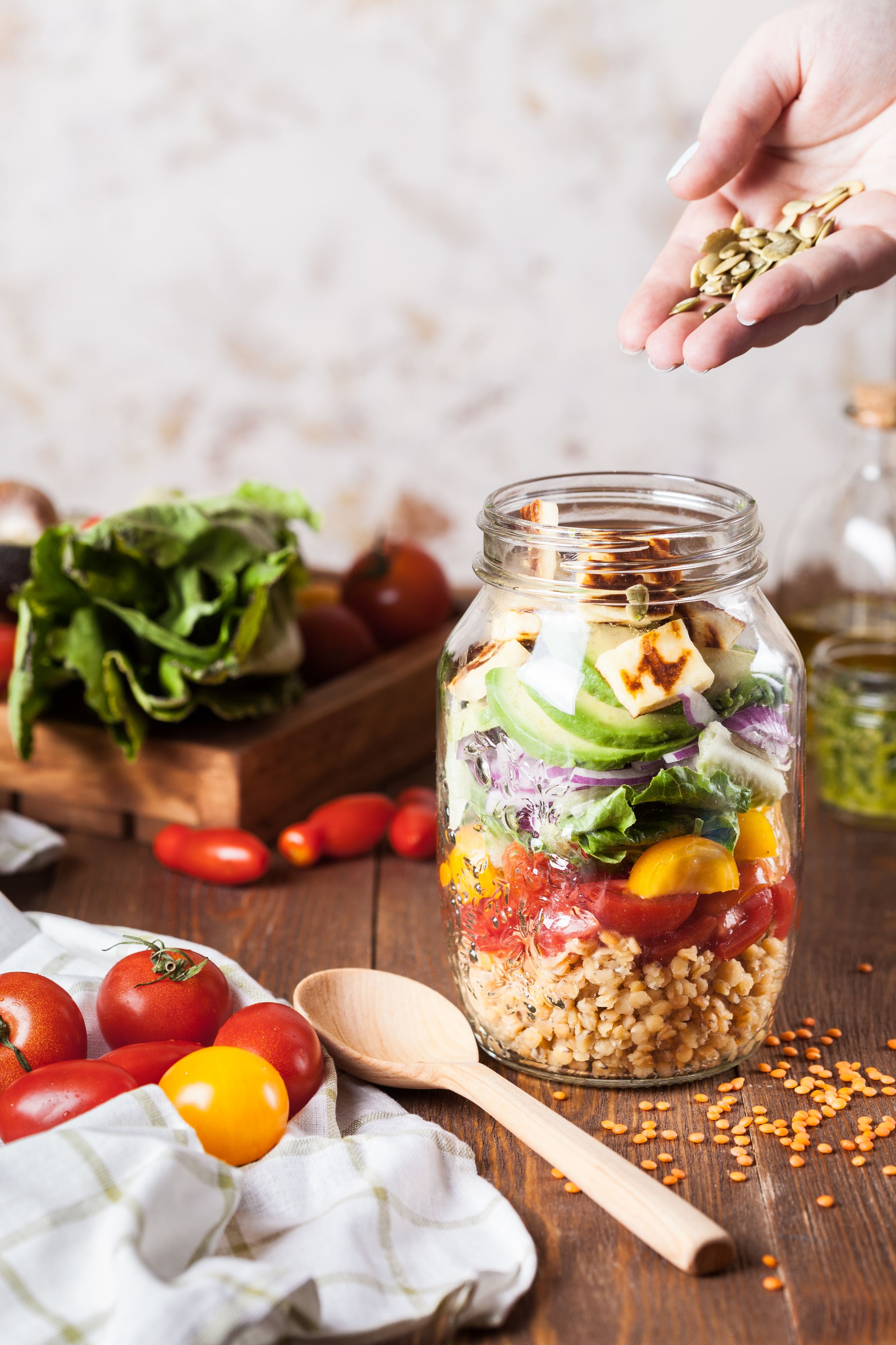 Plano da semana. 3 receitas de saladas em frasco para levar para o escritório