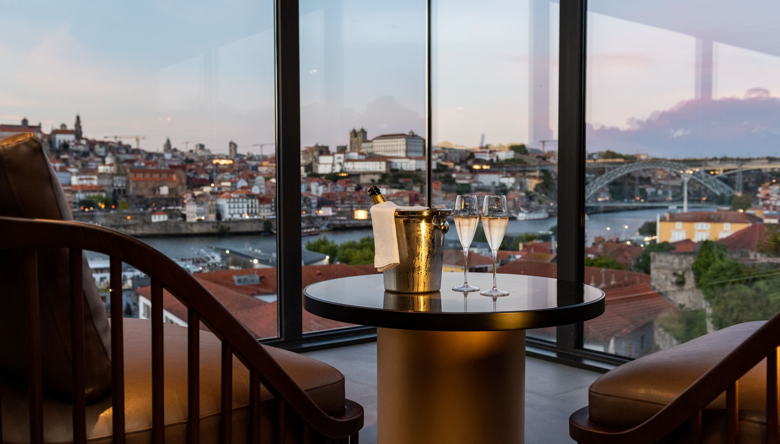 10 hotéis para entrar em 2022 com glamour, chocolate quente às 3h e “Bem Bom” na pista de dança
