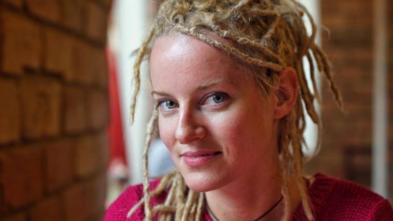 Em 2011, Linda foi estudar para a Kingston University em London, no curso de Film Making