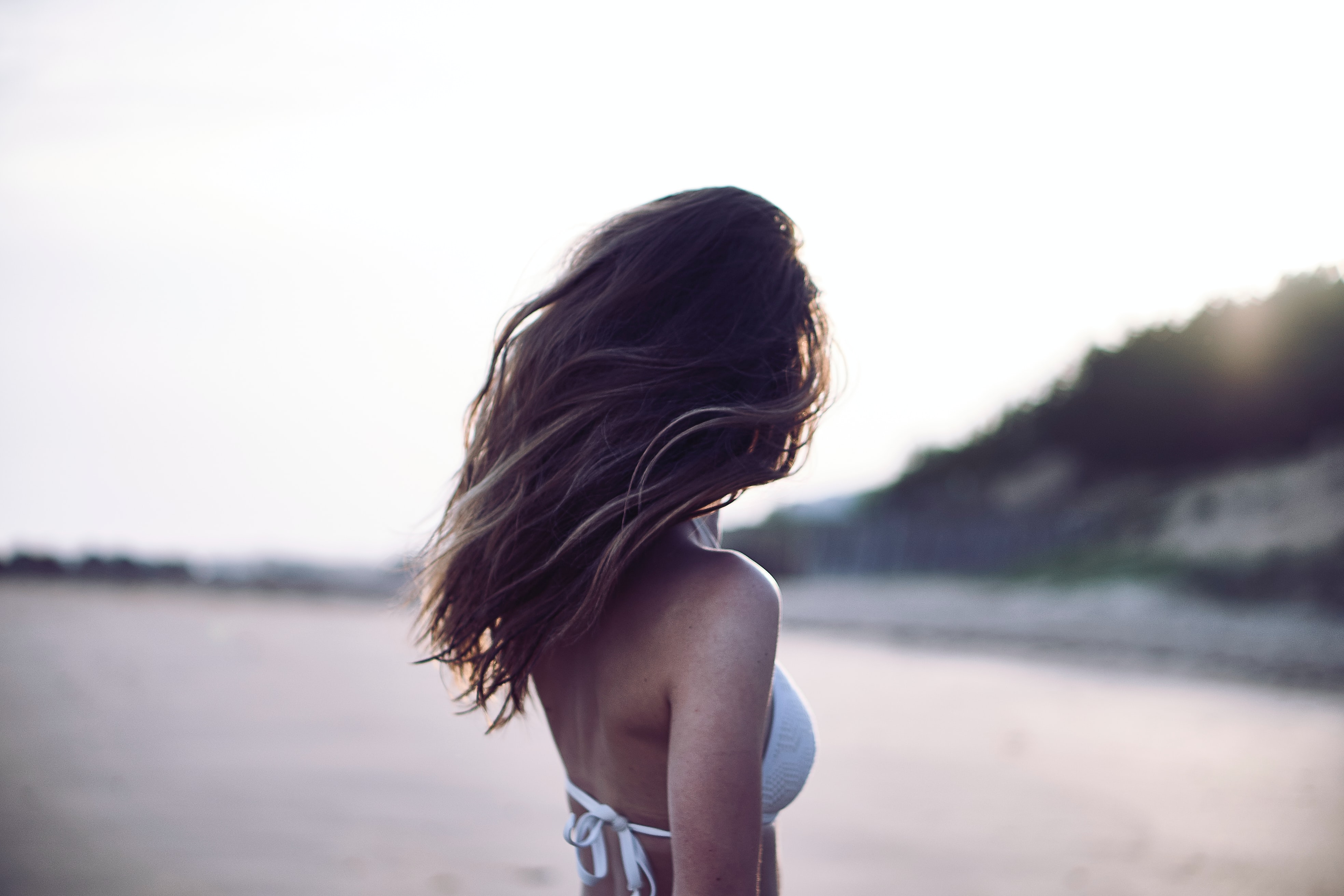 8 dicas para ter um cabelo incrível no verão e acabar com o efeito palha