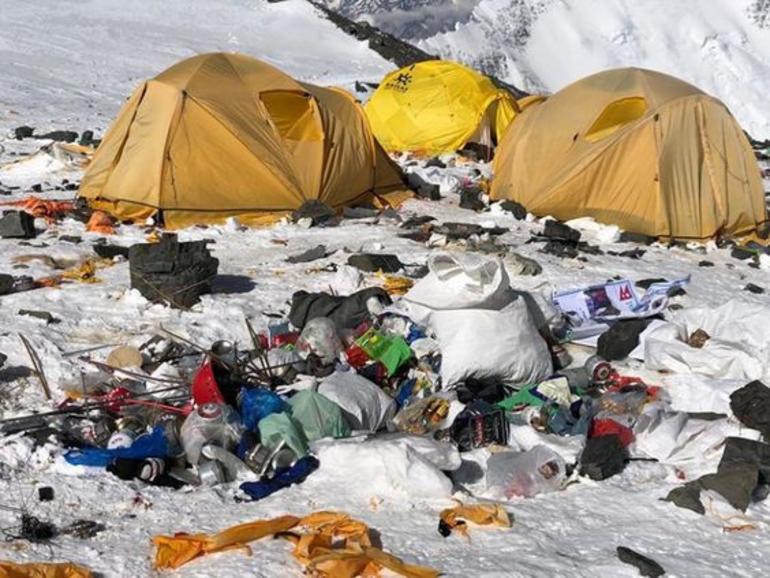 Parte do Monte Everest está fechada para limpar lixo deixado pelos alpinistas