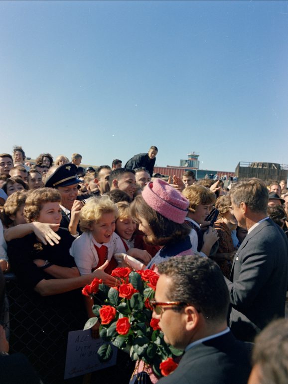 Esta foto foi tirada 50 minutos antes de o presidente Kennedy ser assassinado