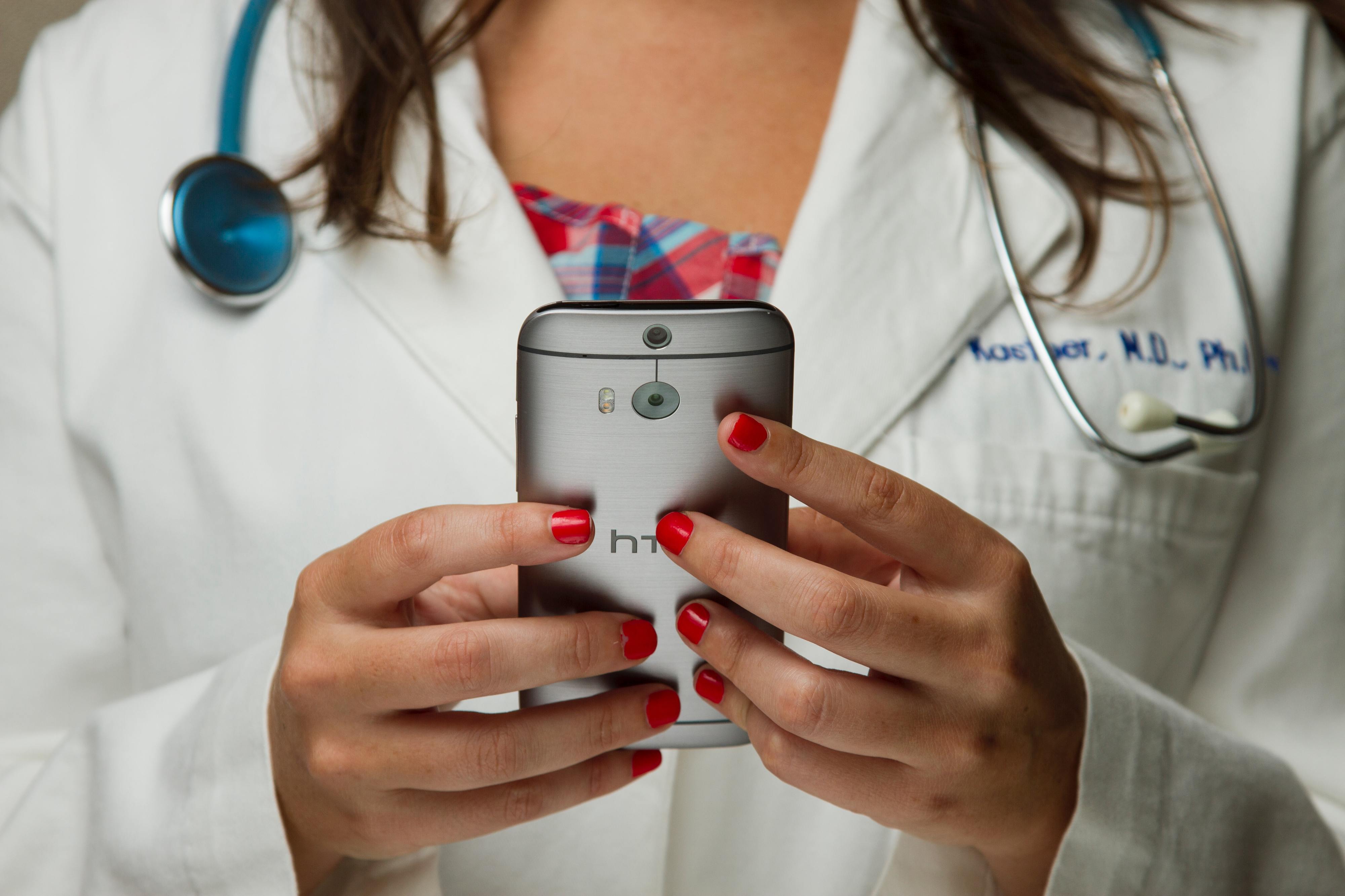 COVID-19. Lusíadas Saúde já faz consultas online por vídeo (mas ao preço de consultas presenciais)