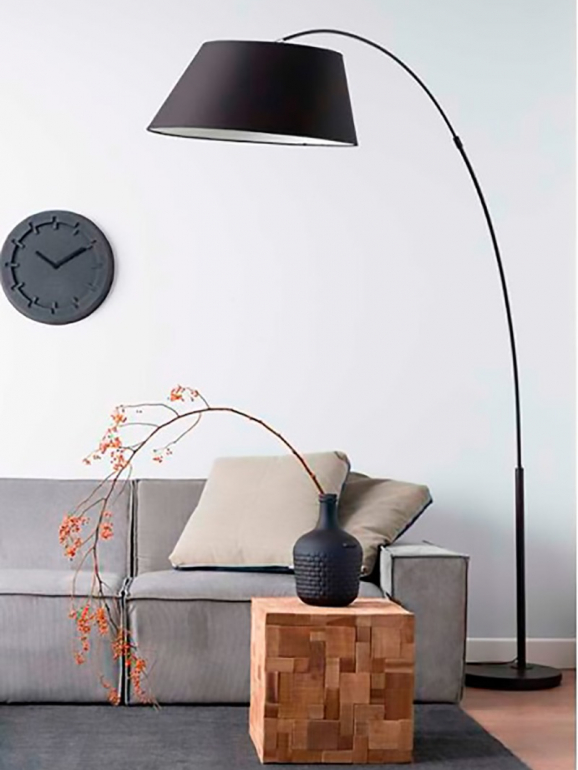 Candeeiro Arc, da Zuiver, simples e elegante.