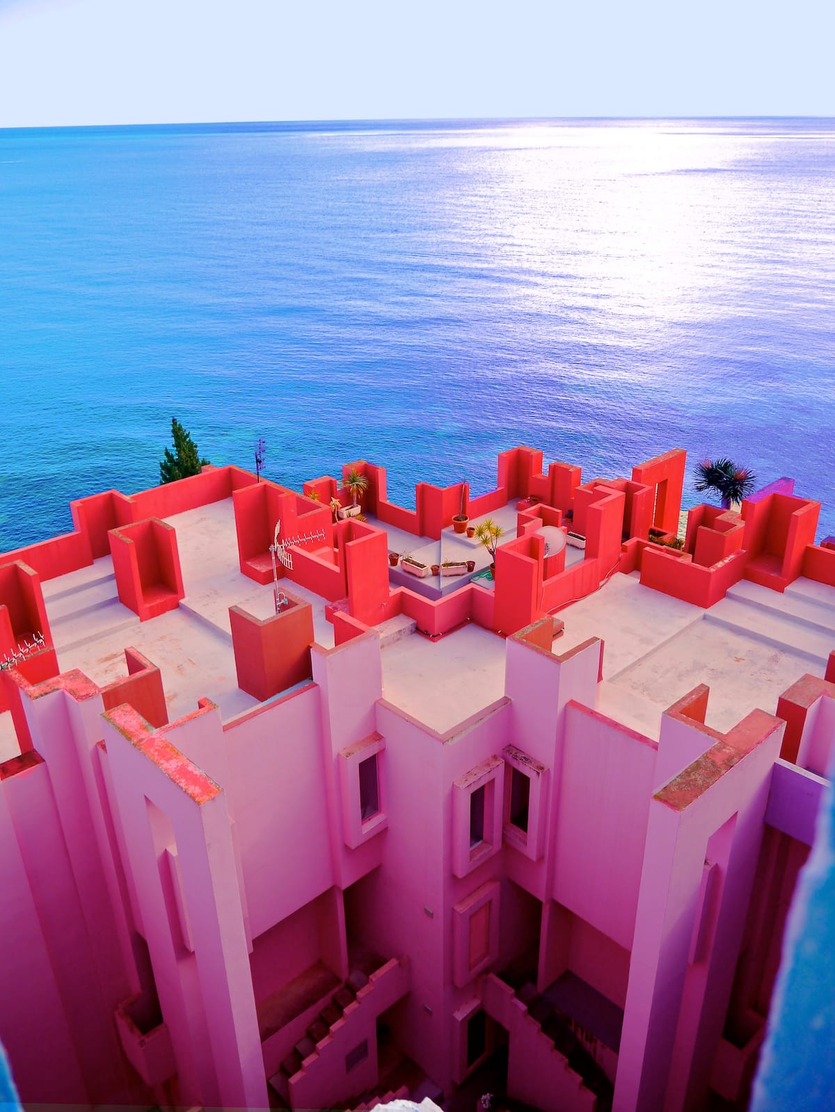 No alojamento que parece um episódio de “Squid Game”, ganha o jogo quem tirar a melhor foto