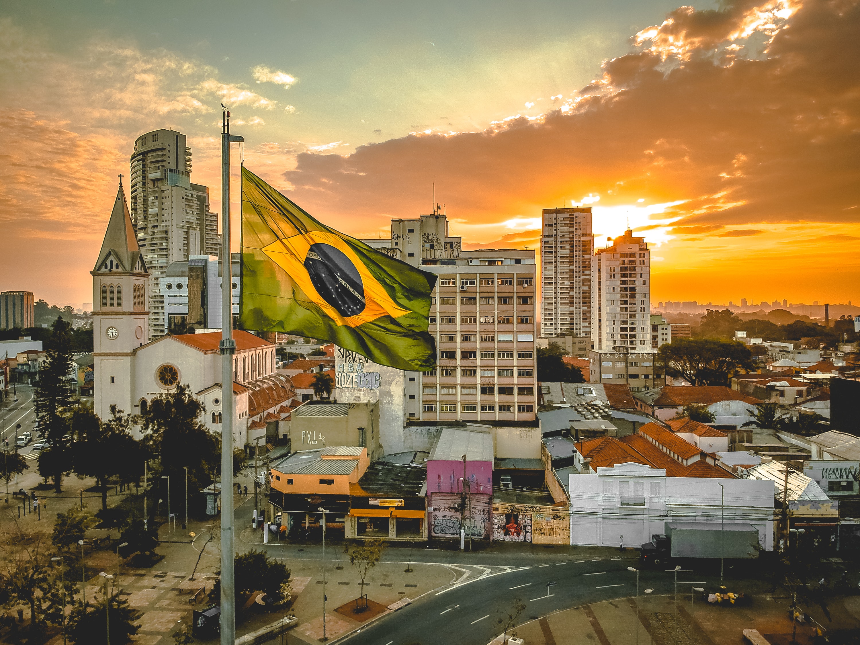 Médico diz que Brasil é um celeiro de novas estirpes de COVID e poderá produzir um SARS-CoV-3