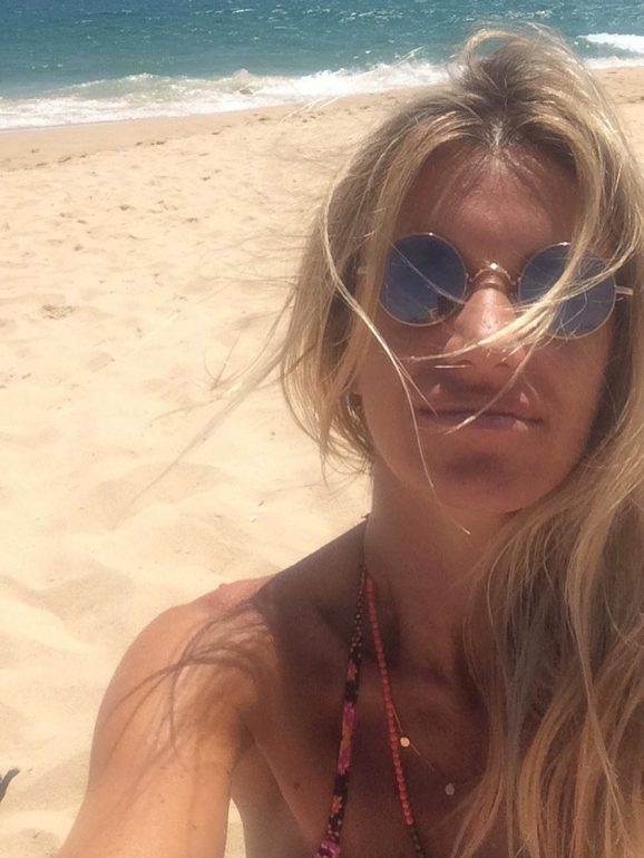 Sofia Jardim na praia verde 