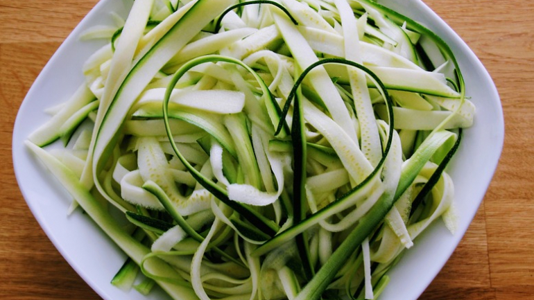 Do pequeno-almoço ao jantar: 5 receitas veganas com toda a proteína de que precisa