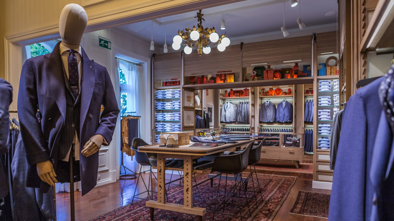 Abriu uma nova loja da Massimo Dutti num palacete