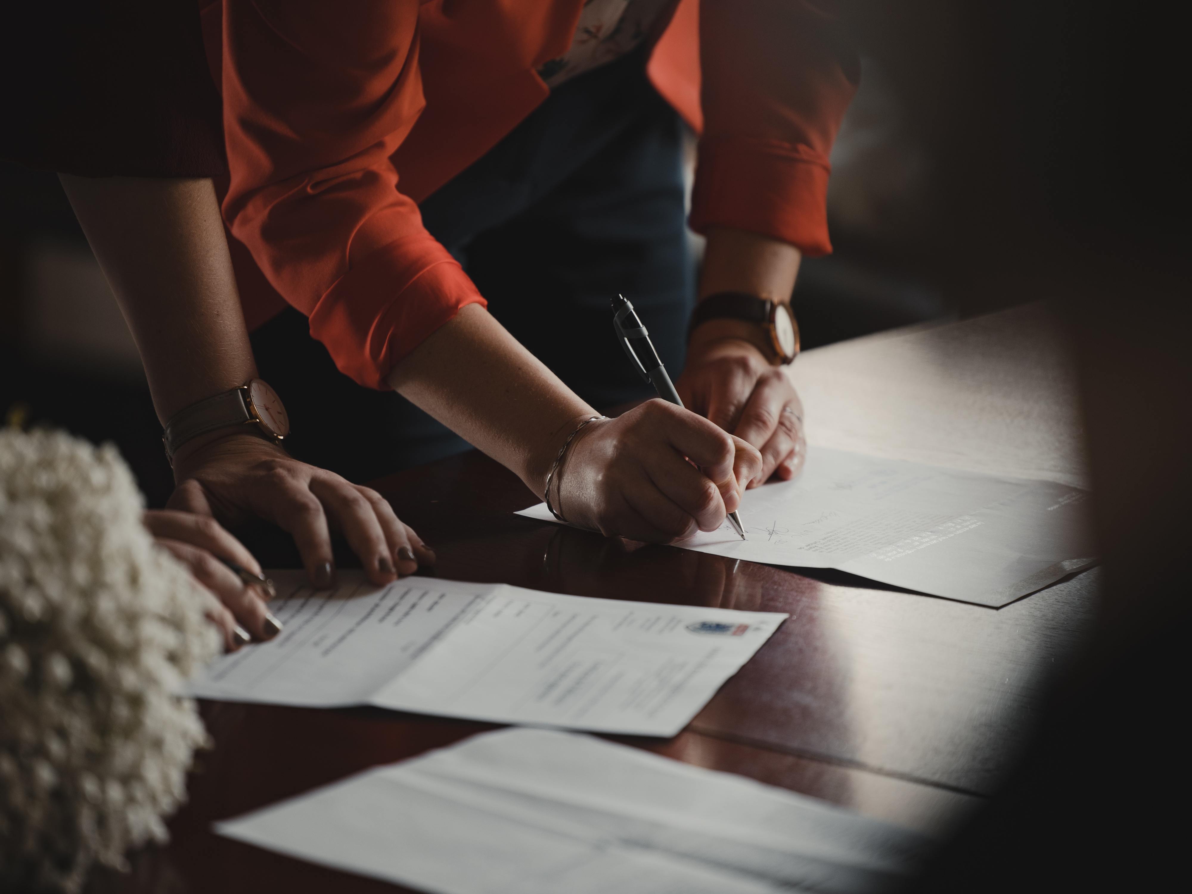 Sabe aquelas letras pequeninas que nunca lê nos contratos? Vai mesmo deixar de precisar