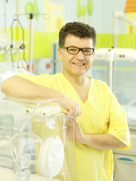 Fernando Cirurgião é ginecologista e obstetra 
