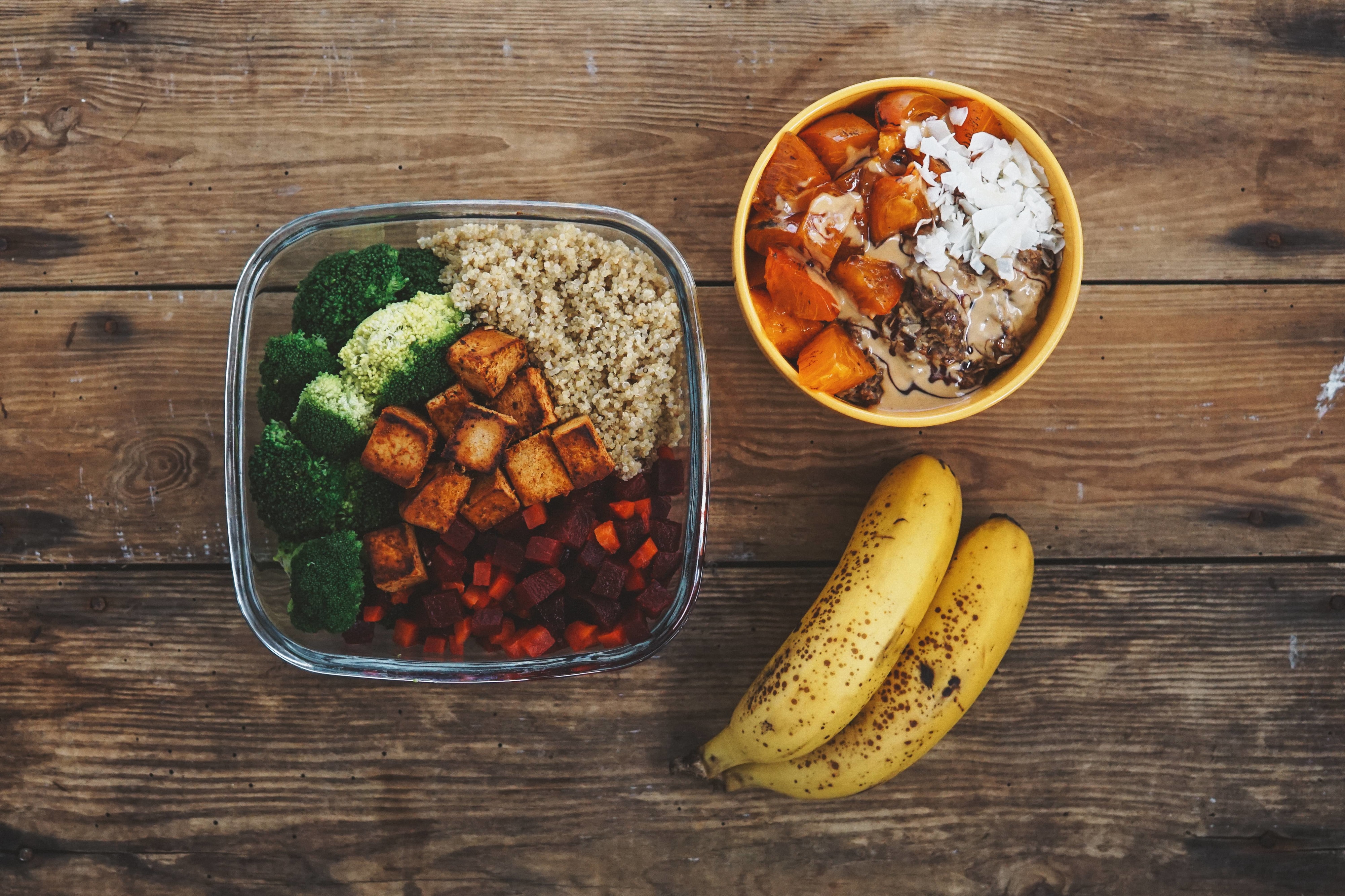 Dia Mundial do Veganismo. Pedimos a três vegans para mostrarem as marmitas (e afinal não comem só alface)