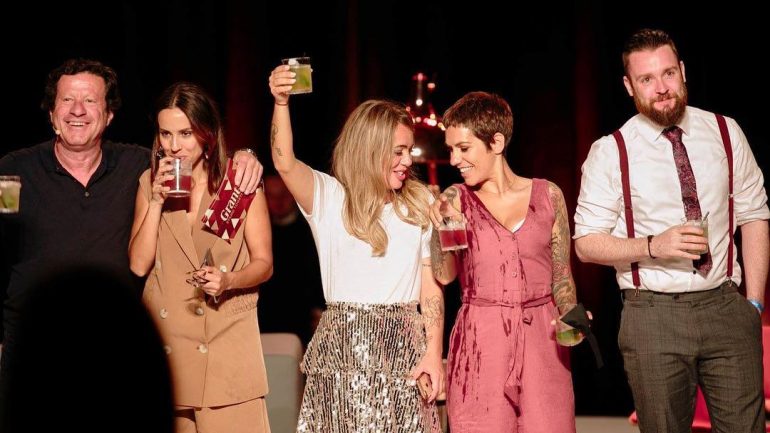 Água e cerveja fresca são as melhores bebidas para o verão, segundo Beatriz Gosta 