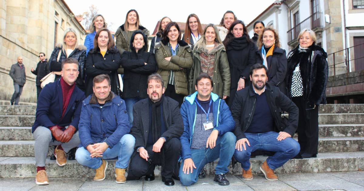 30 anos depois, alunos e professora primária de escola em Braga reencontram-se
