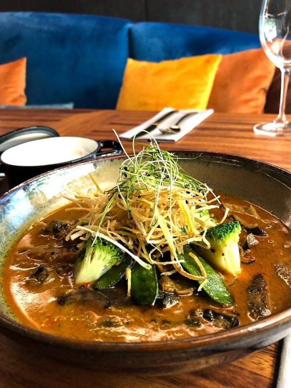 Curry de cogumelos, feito com Massala da Casa, um dos pratos tailandeses disponíveis
