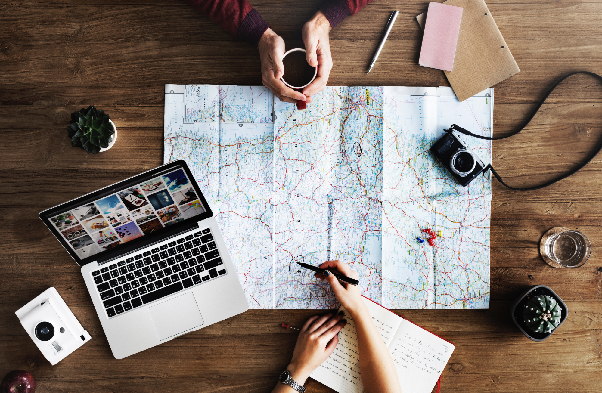 Vai passar a passagem de ano fora do País? Saiba o que fazer para combater o jet-lag
