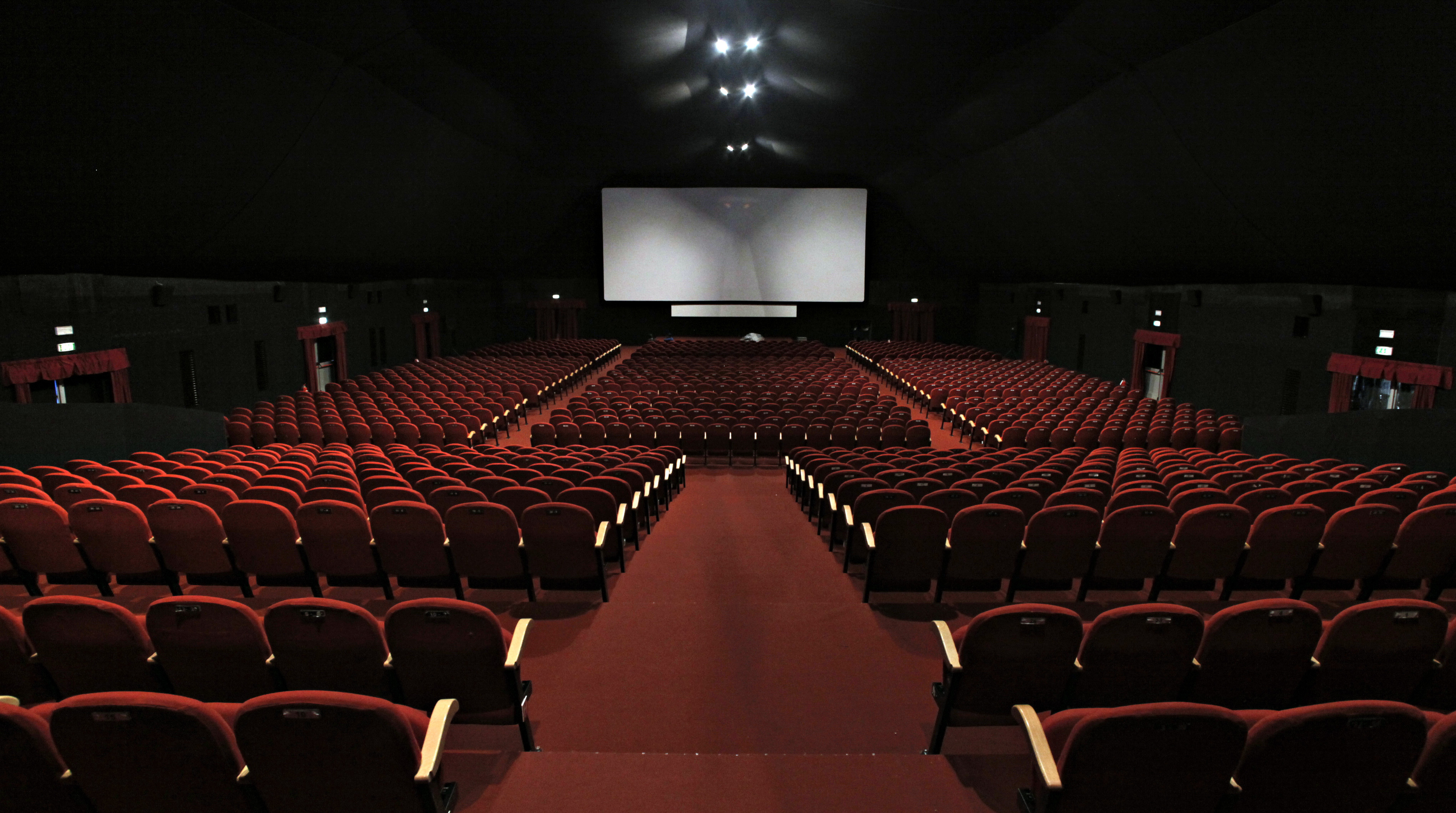 Cinemas registam uma quebra de 99% de espectadores devido à pandemia