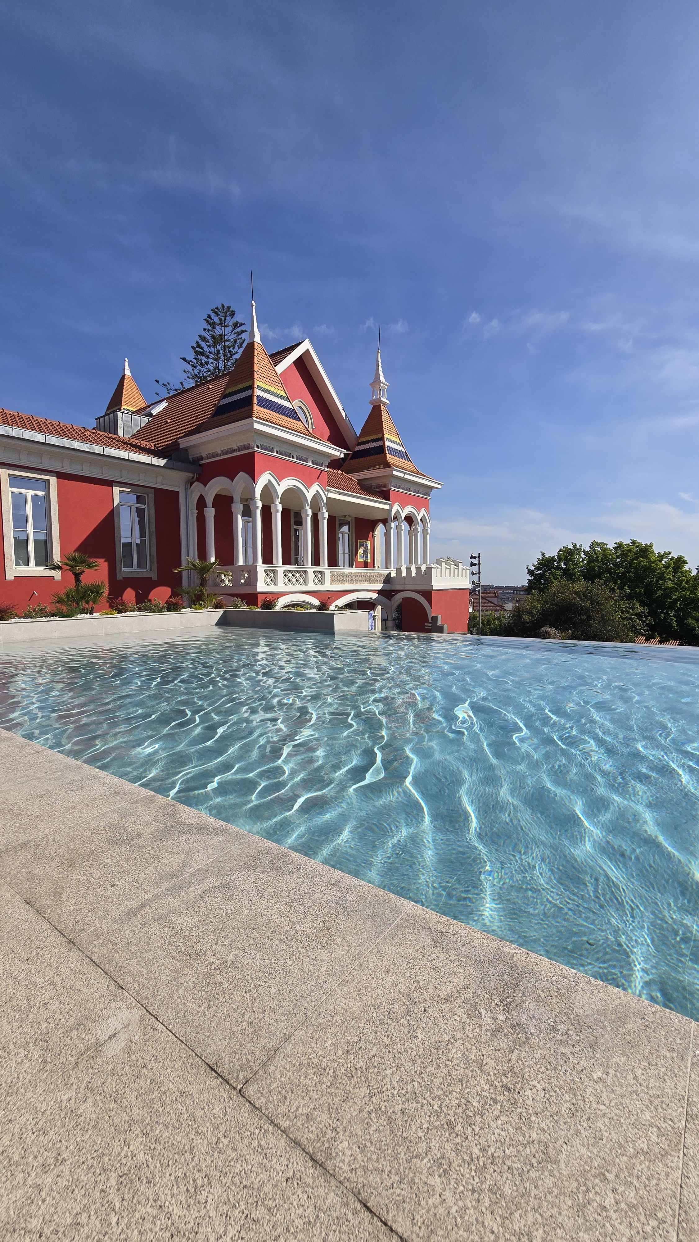 Piscina infinita do Meliá São João da Madeira
