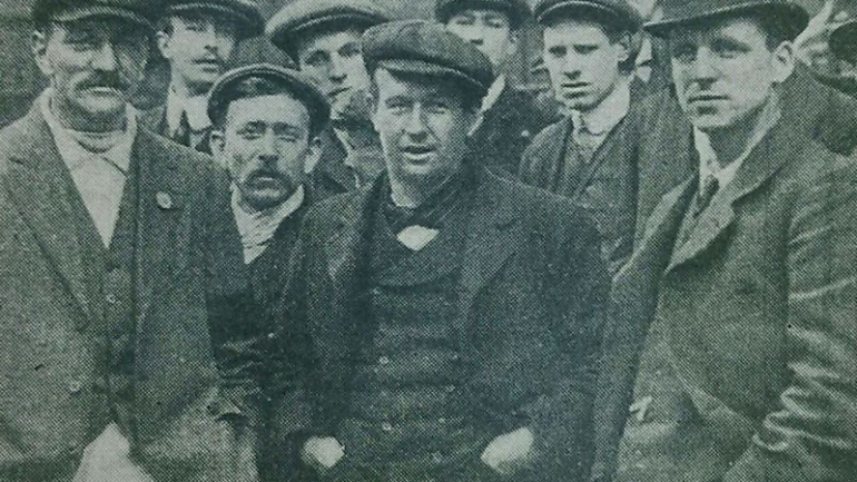 Na foto, George Beauchamp ao centro