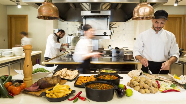 O brunch do hotel Dolce Campo Real Lisboa regressa no Dia da Mãe, com 20% de desconto para todos os clientes